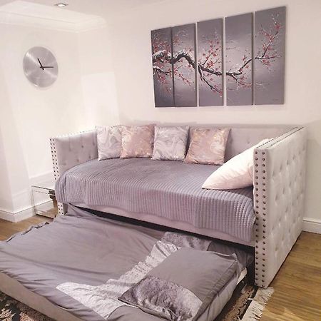 Cozy Muswell Hill 1-Bedroom Flat Лондон Екстериор снимка