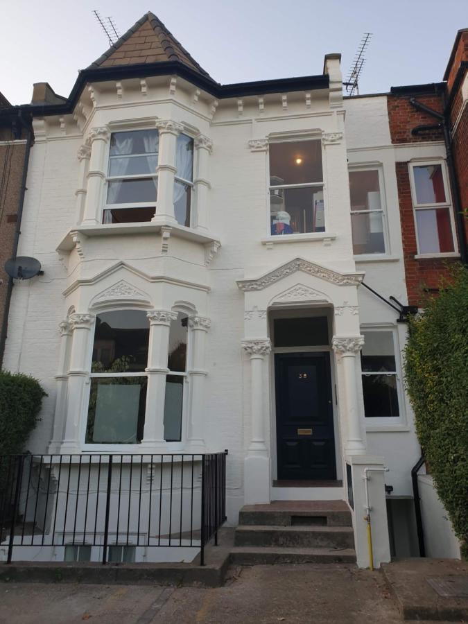 Cozy Muswell Hill 1-Bedroom Flat Лондон Екстериор снимка