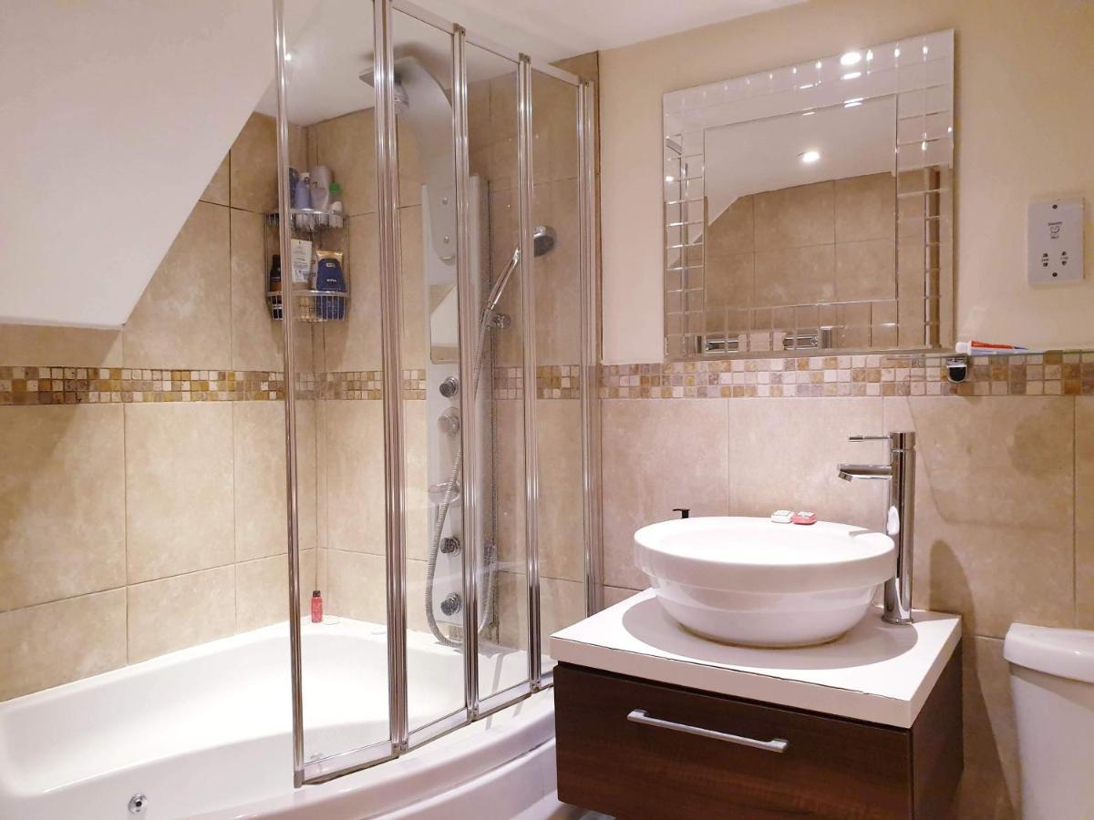 Cozy Muswell Hill 1-Bedroom Flat Лондон Екстериор снимка