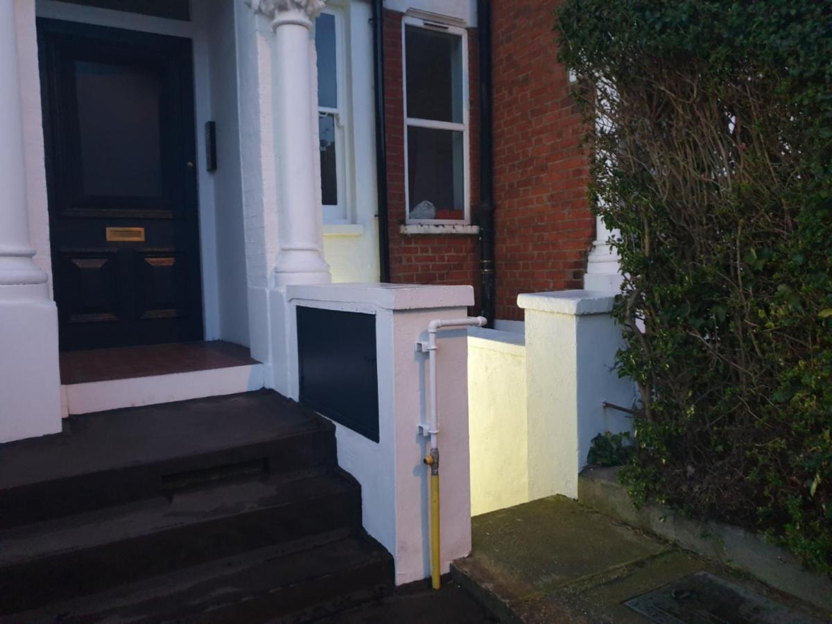Cozy Muswell Hill 1-Bedroom Flat Лондон Екстериор снимка